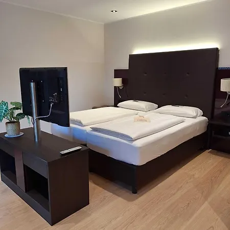 מלון Weinhotel Restaurant Klostermuehle 4*