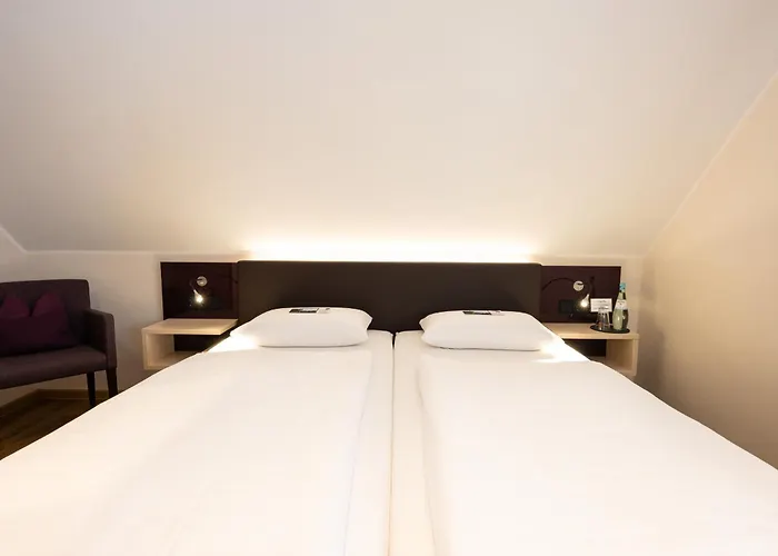 מלון Weinhotel Restaurant Klostermuehle 3*